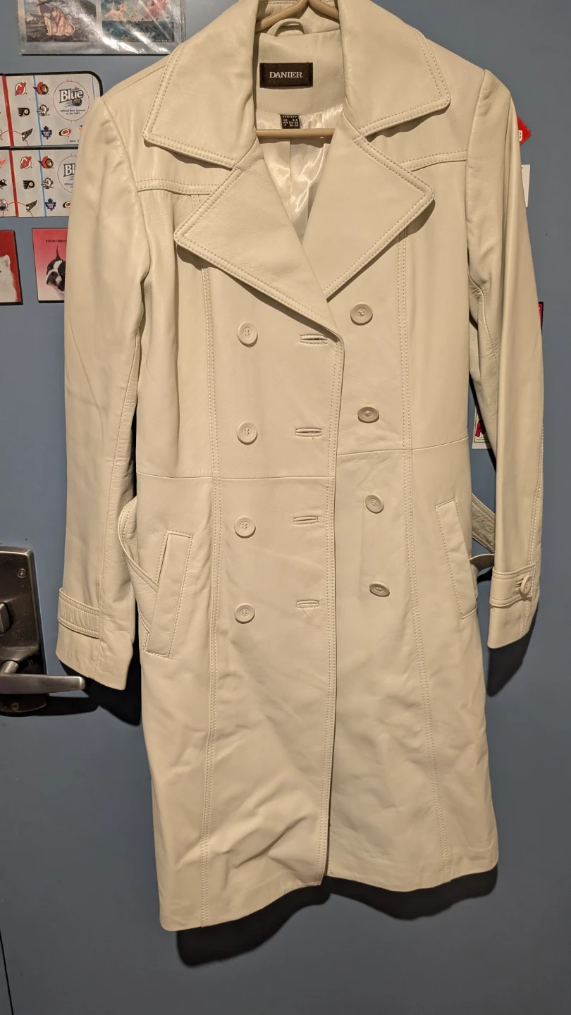 Danier Leather ,cream off-white ,Trench Coat - Size 2XS - photo 4