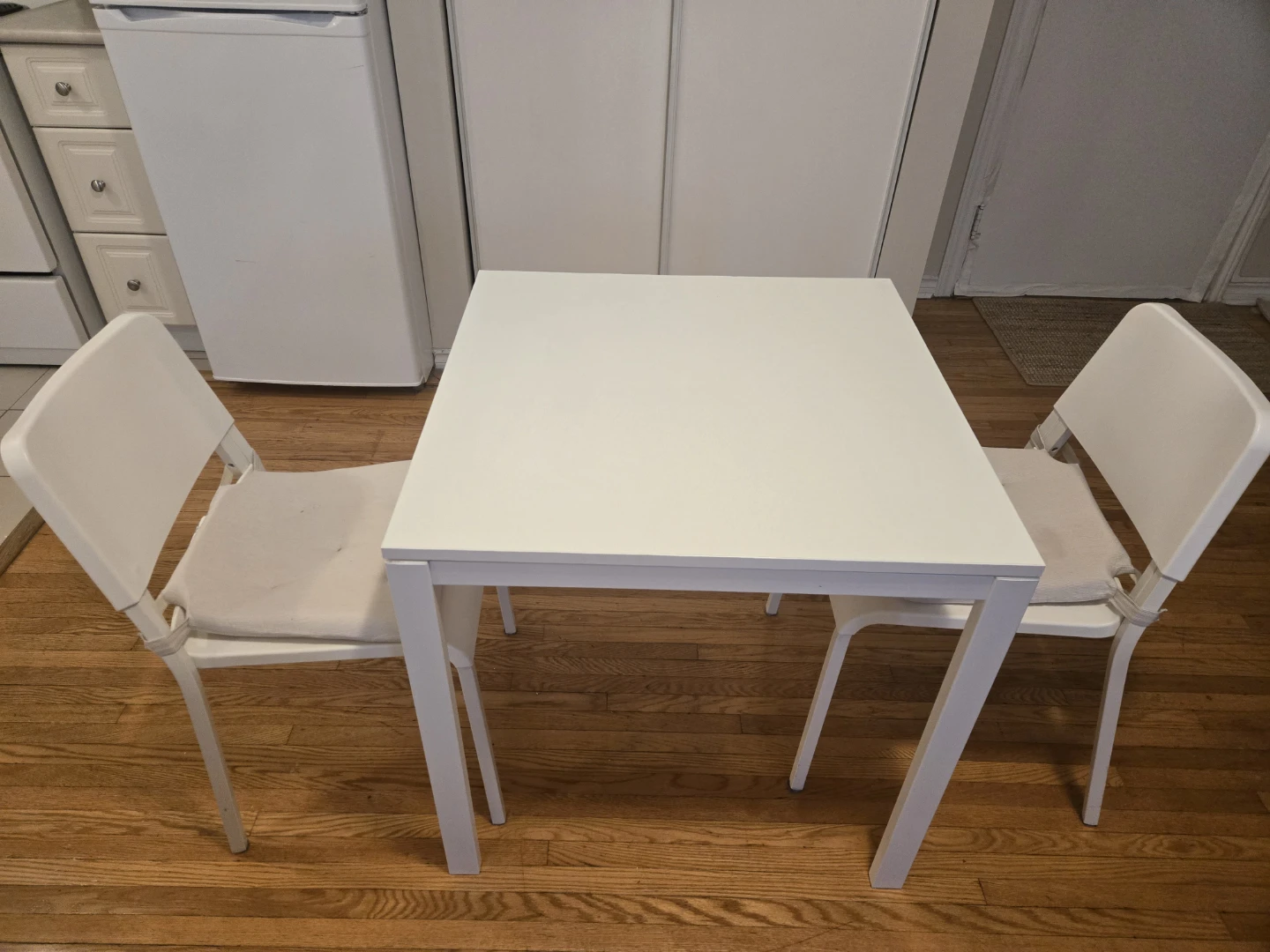 Table Set with 2 Chairs