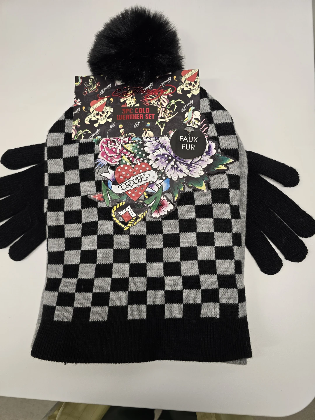 Ed Hardy 3PC Cold Weather Set - 2 Hats & Gloves - photo 2