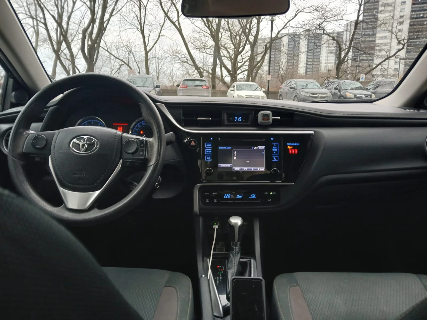 2019 Toyota Corolla LE Sedan/Mint Condition - photo 2