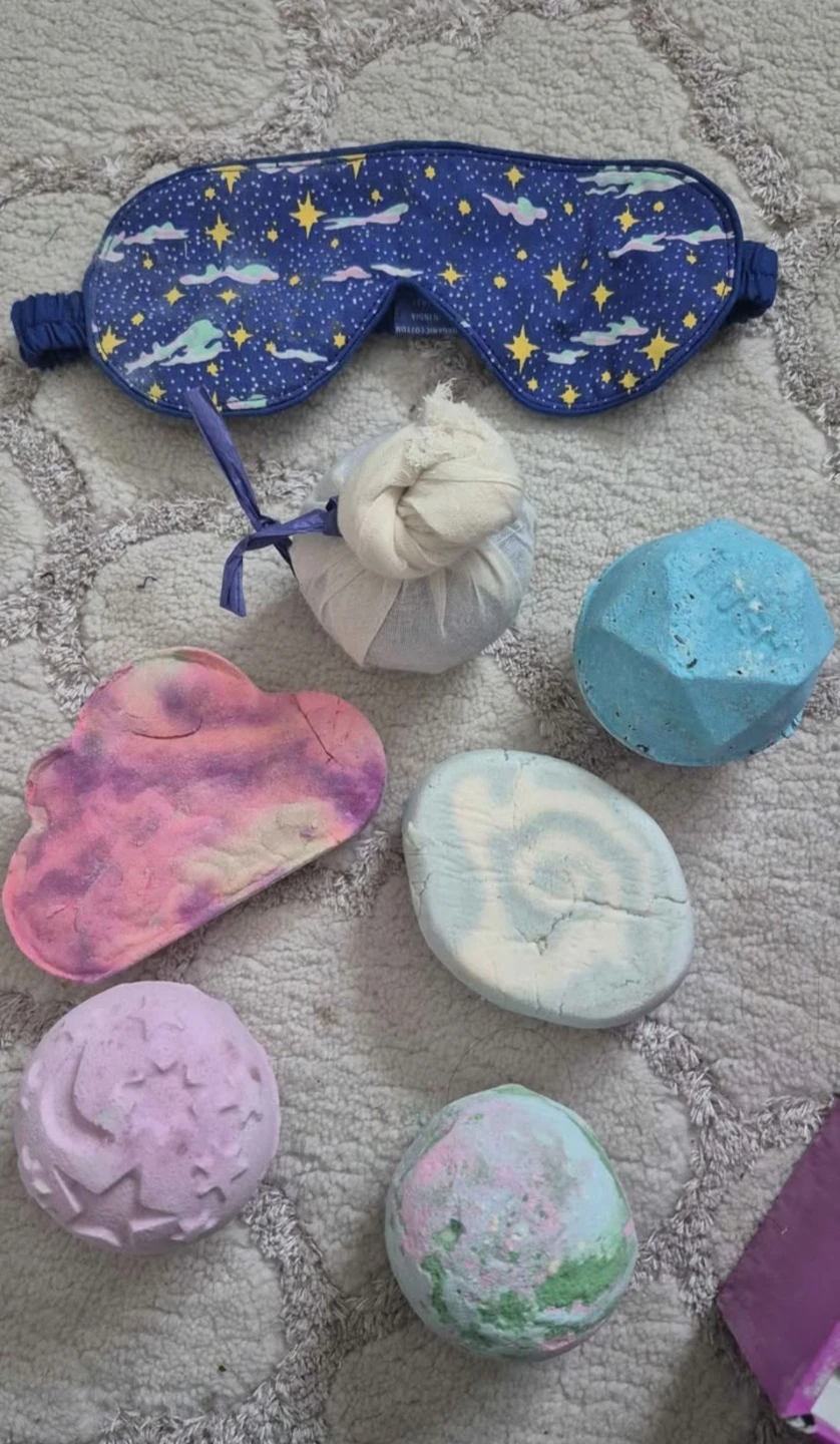 Lush Dreamland Bath Bomb Set with Sleep Mask - photo 3