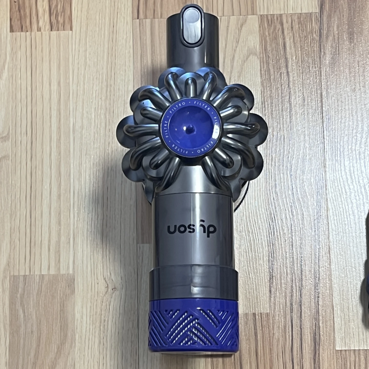 Dyson V6 HEPA with LED roller head - photo 5
