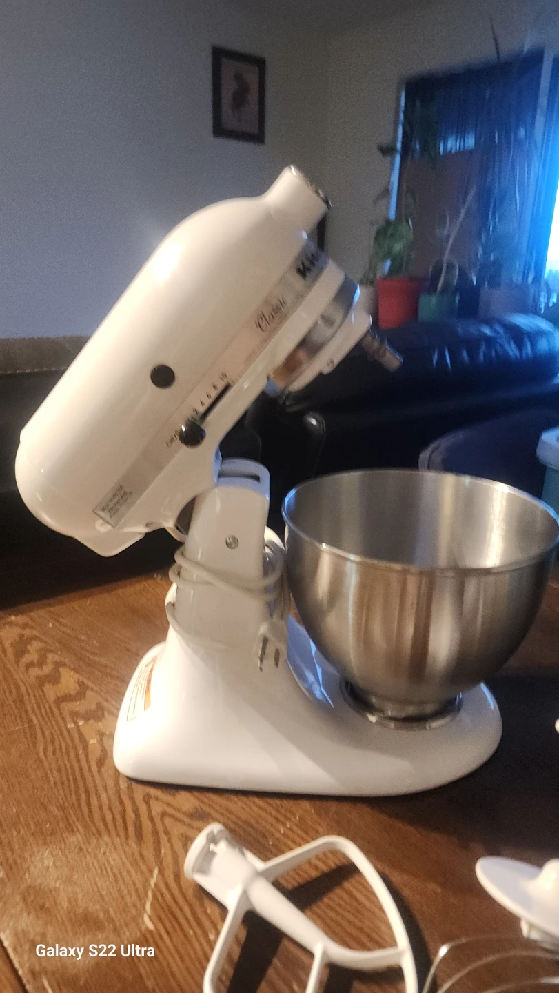 KitchenAid Classic Series Stand Mixer - White - photo 3