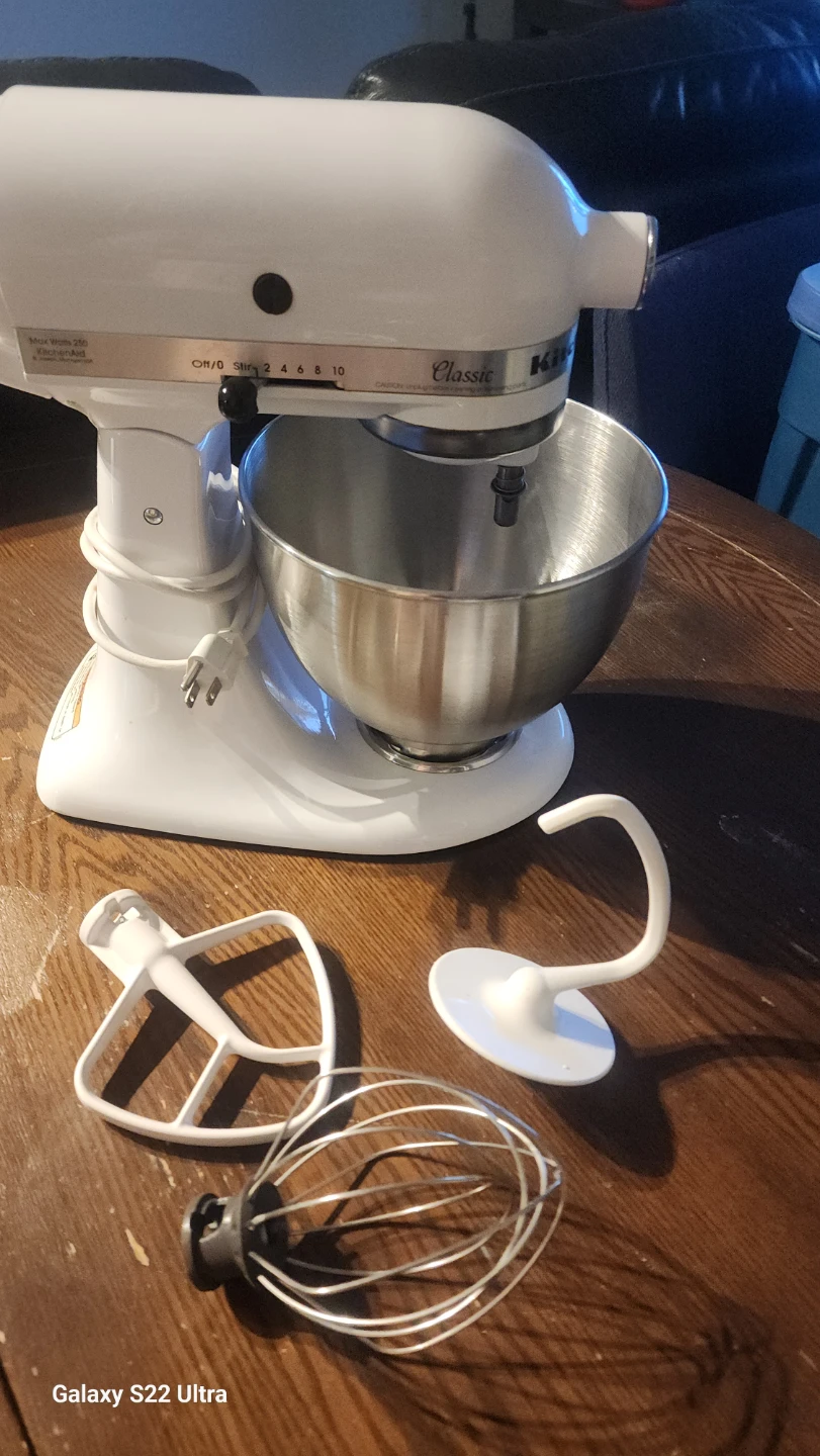 KitchenAid Classic Series Stand Mixer - White - photo 4