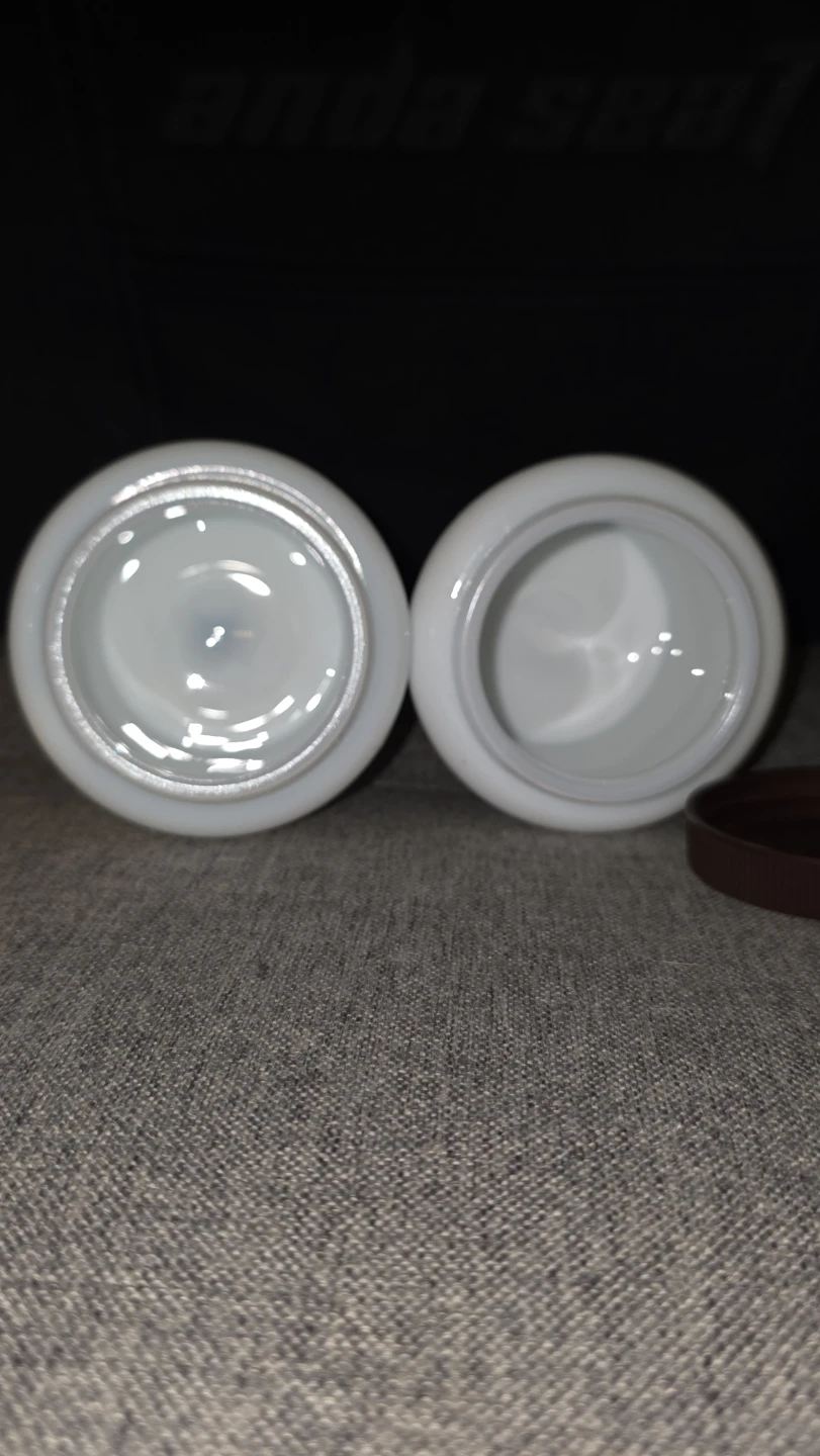 Set of 2 White Milk Glass Jars with Brown Lids and Circus Design - photo 2