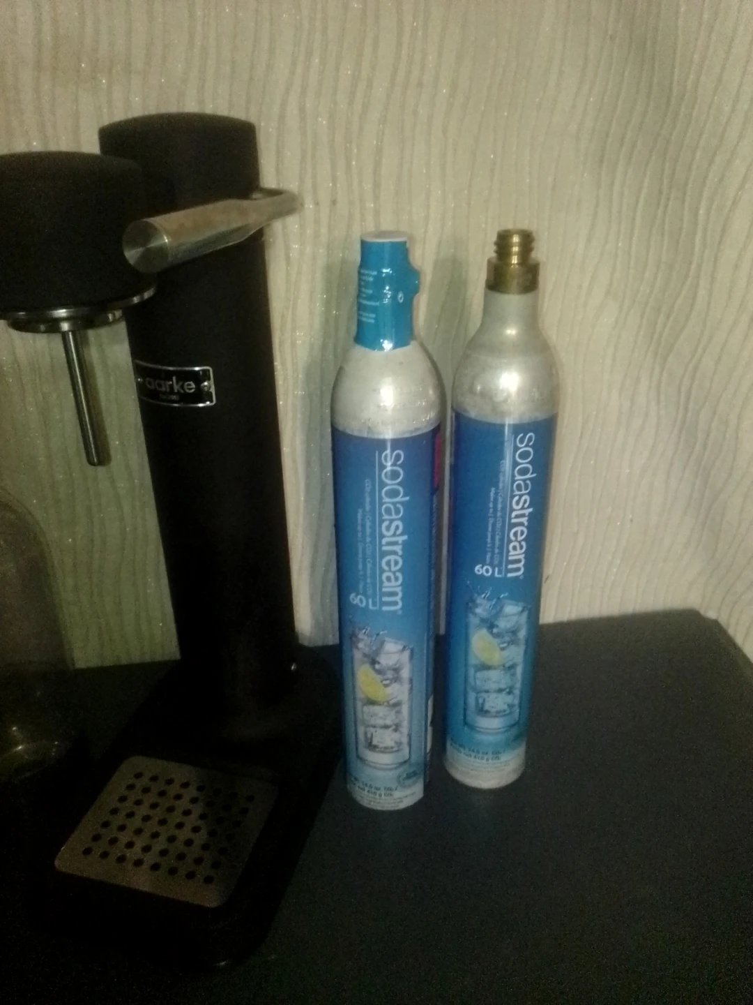 Aarke Water Carbonator with 2 CO2 Cylinders and 2 Bottles - photo 2