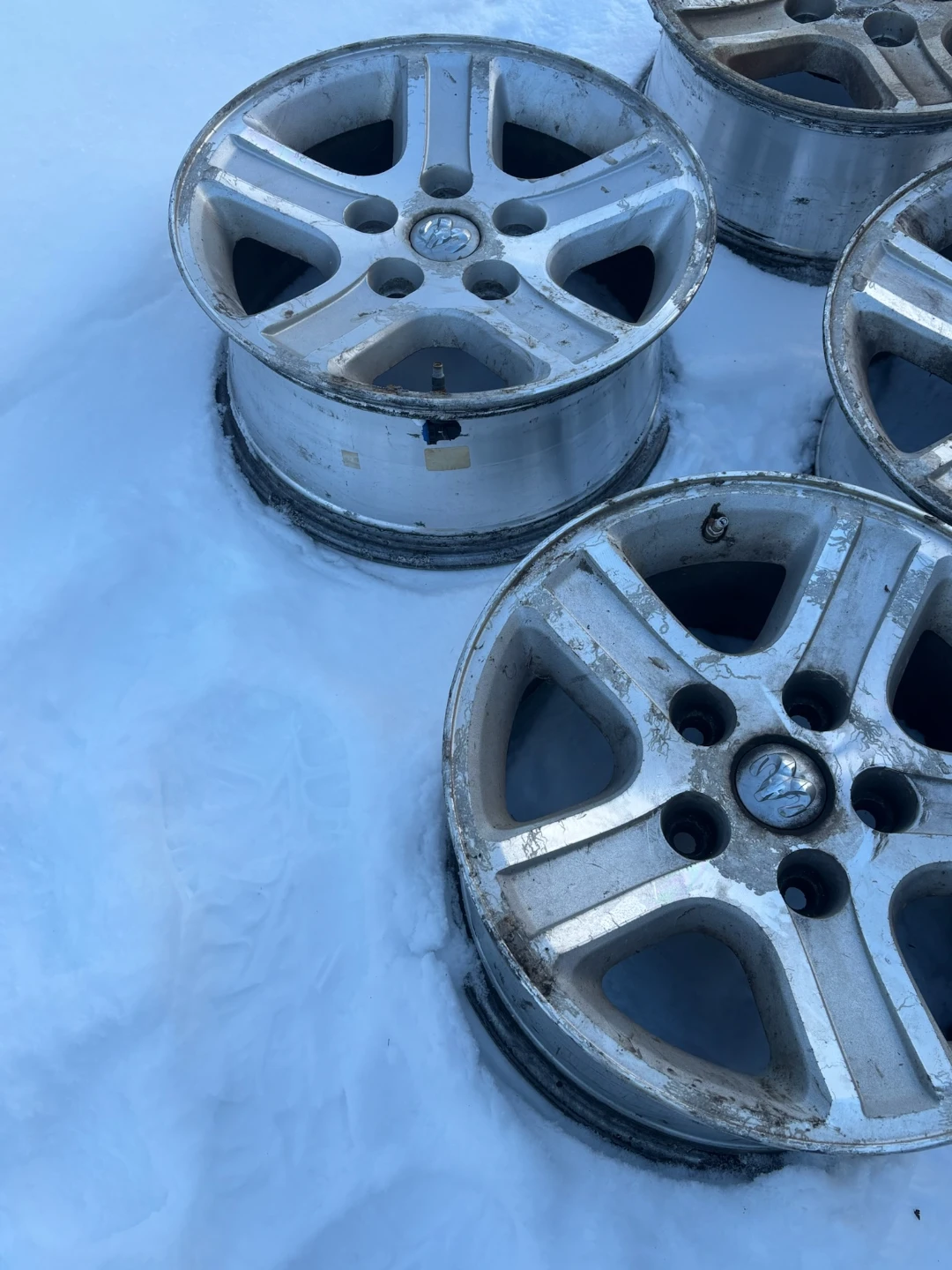 Set of 4 Dodge/Chrysler Aluminum Rims - photo 2