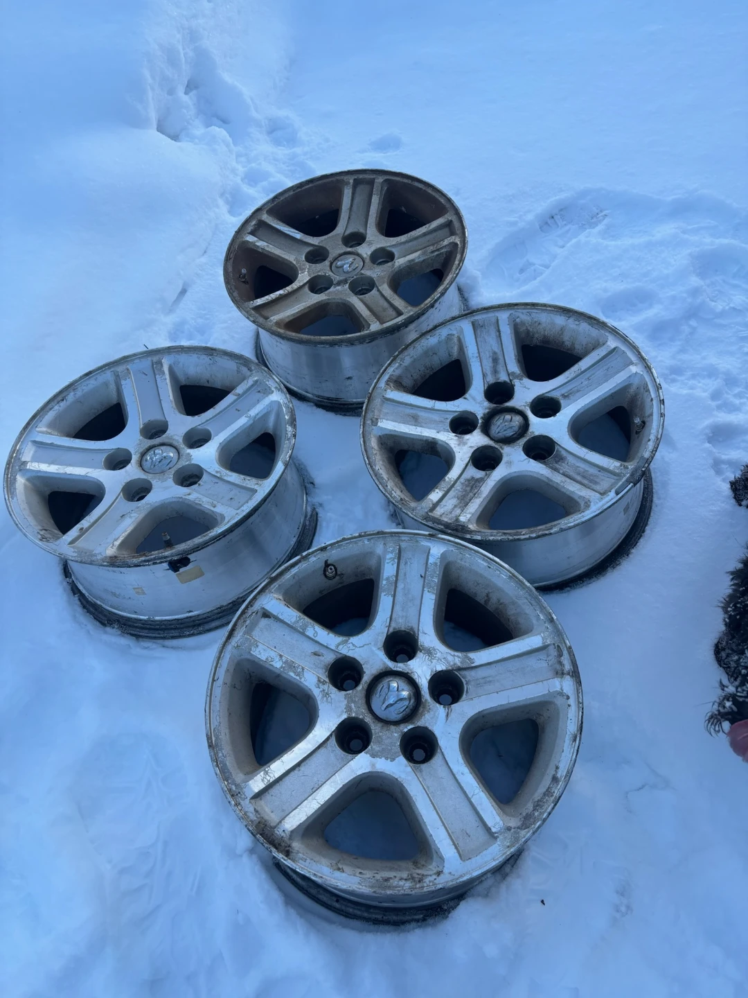 Set of 4 Dodge/Chrysler Aluminum Rims - photo 3