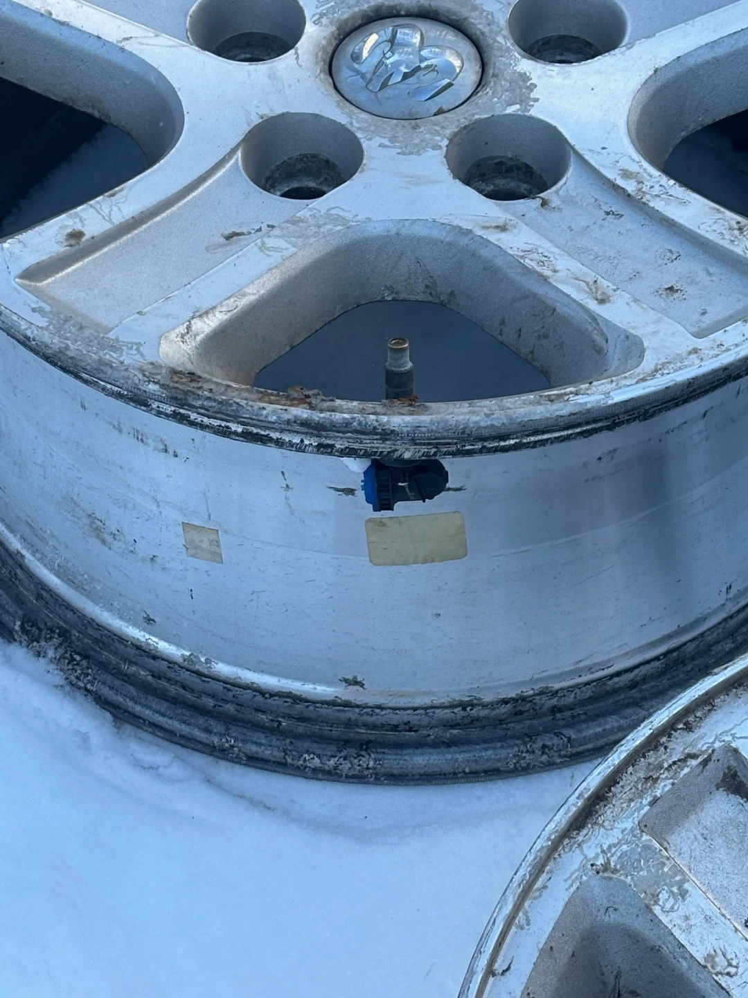 Set of 4 Dodge/Chrysler Aluminum Rims - photo 4