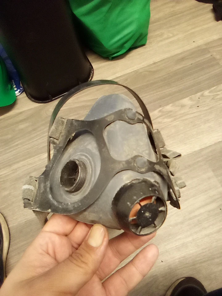 🥕 Used Gas Mask - photo 2