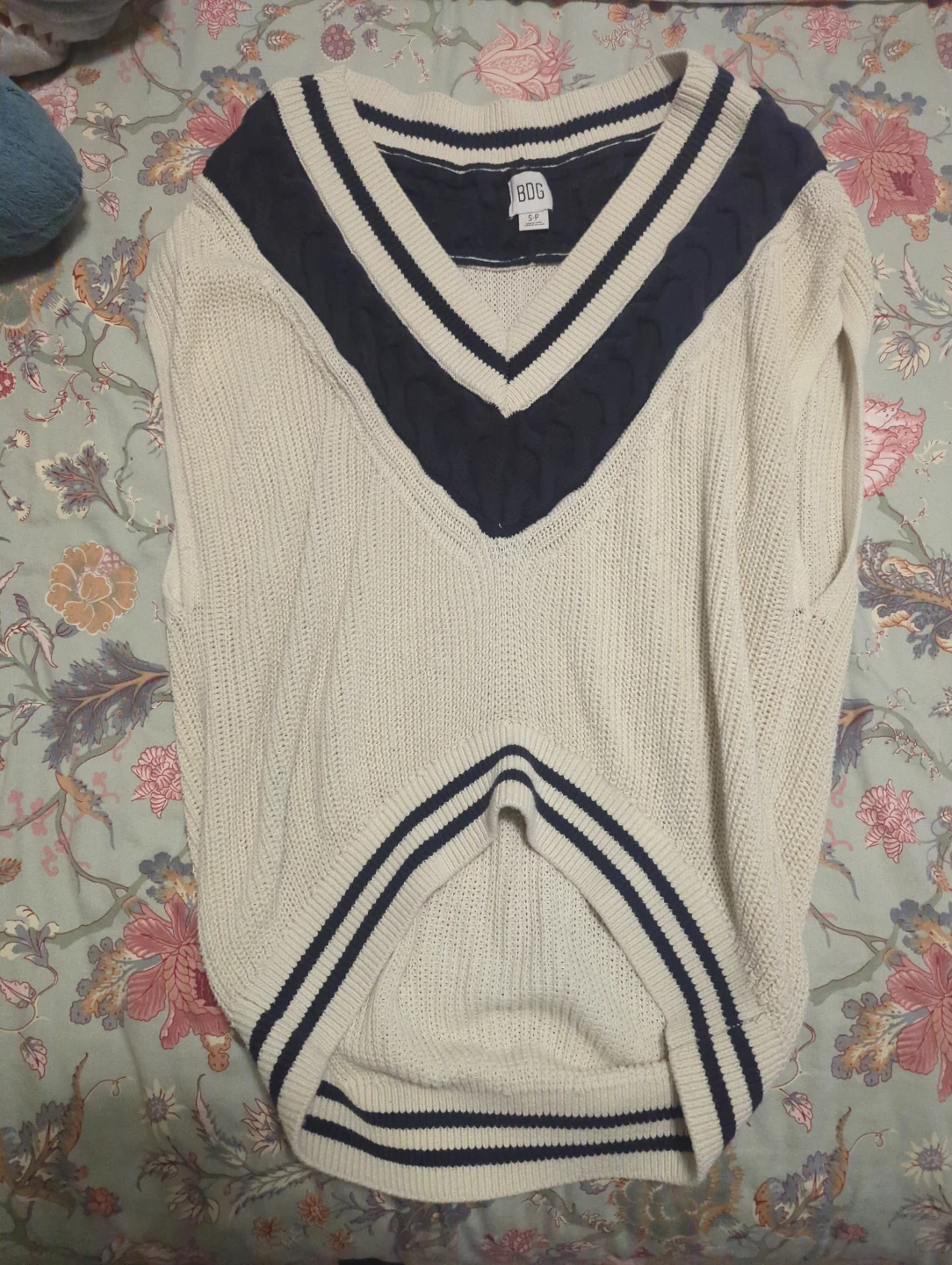 BDG Sweater vest
