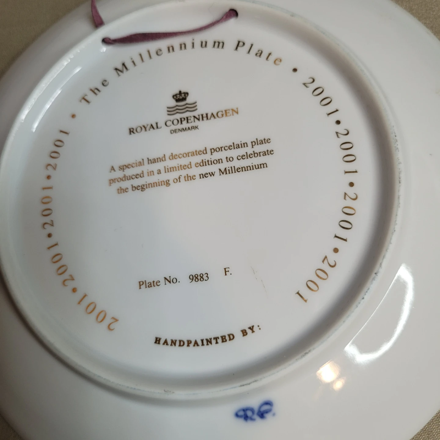 7 1/4" Round 2001 Royal Copenhagen Denmark Millennium - photo 3