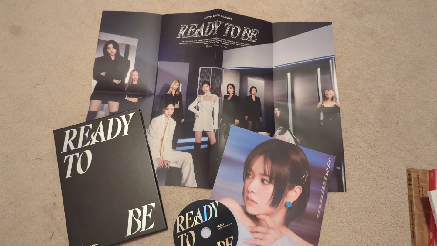 TWICE Ready To Be 12th Mini Album - photo 2