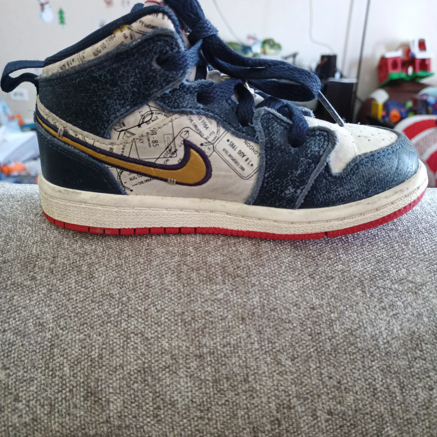 Nike Air Jordan 1 Mid SE (Toddler) Shoes - photo 3