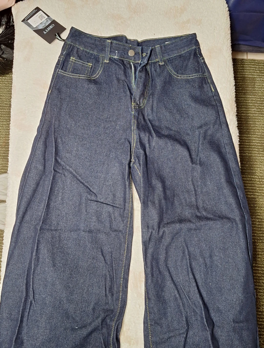 Wide leg dark blue jeans