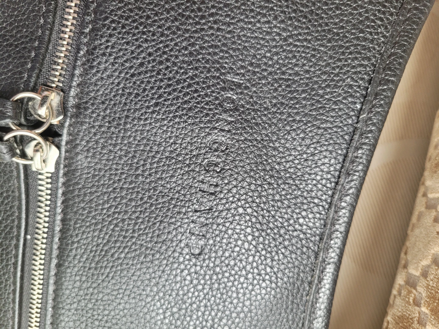 Must Go Authentic Longchamp Le Foulonne Flat Crossbody Bag - photo 2