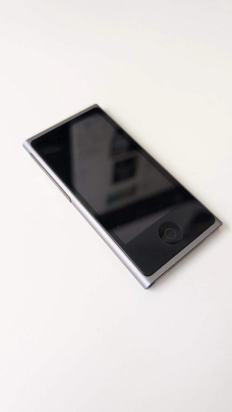 Apple iPod Nano 7th Generation - Silver - photo 2