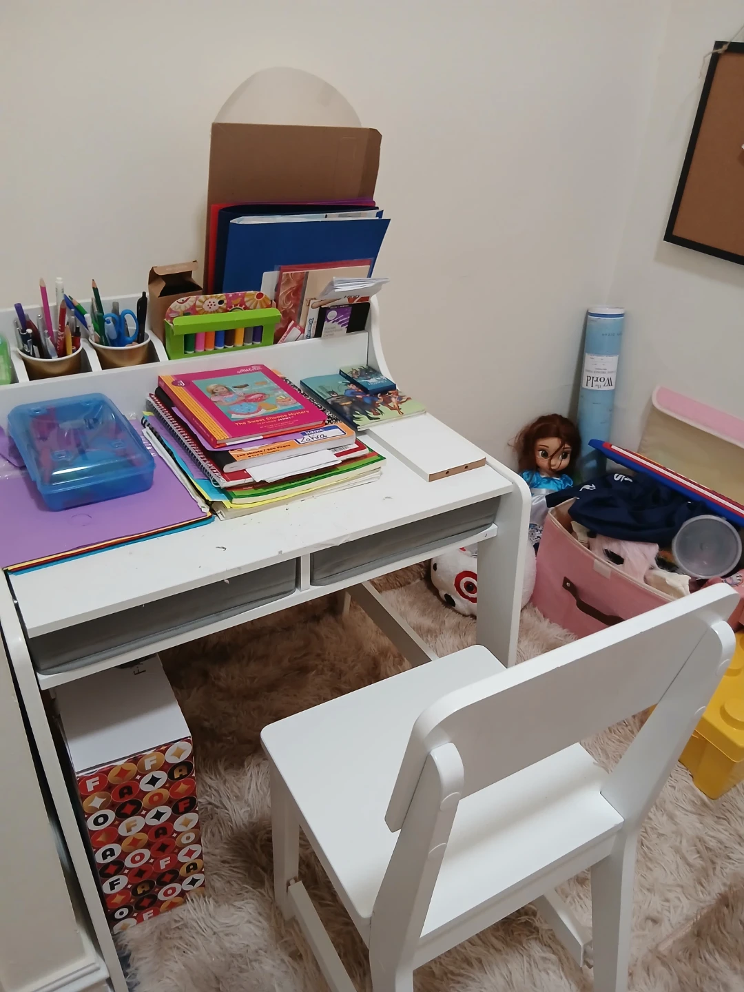 Kids White Desk and Chair Set