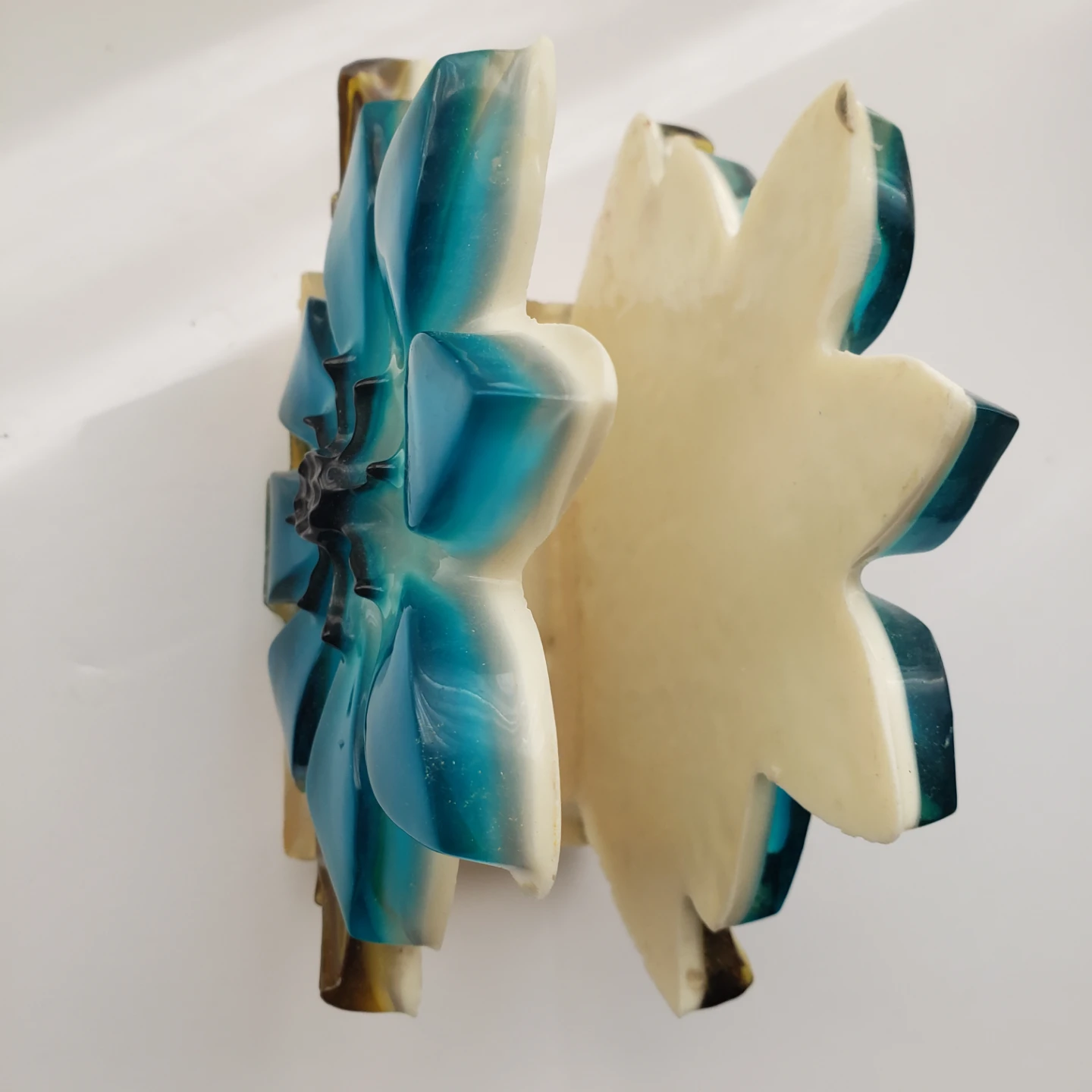 Lucite  Flower napkin Holder - photo 2