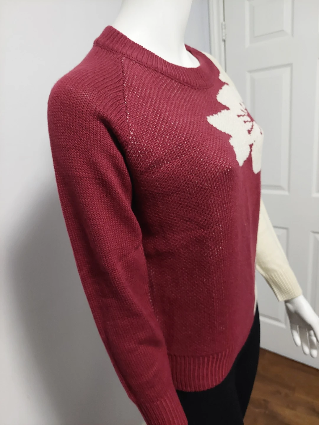 Women's Two-Tone Floral Knit Sweater Small - photo 5