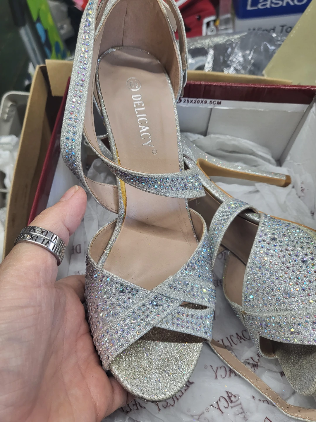 Delicacy Women's Silver Glitter Heels Size 6.5 - photo 2