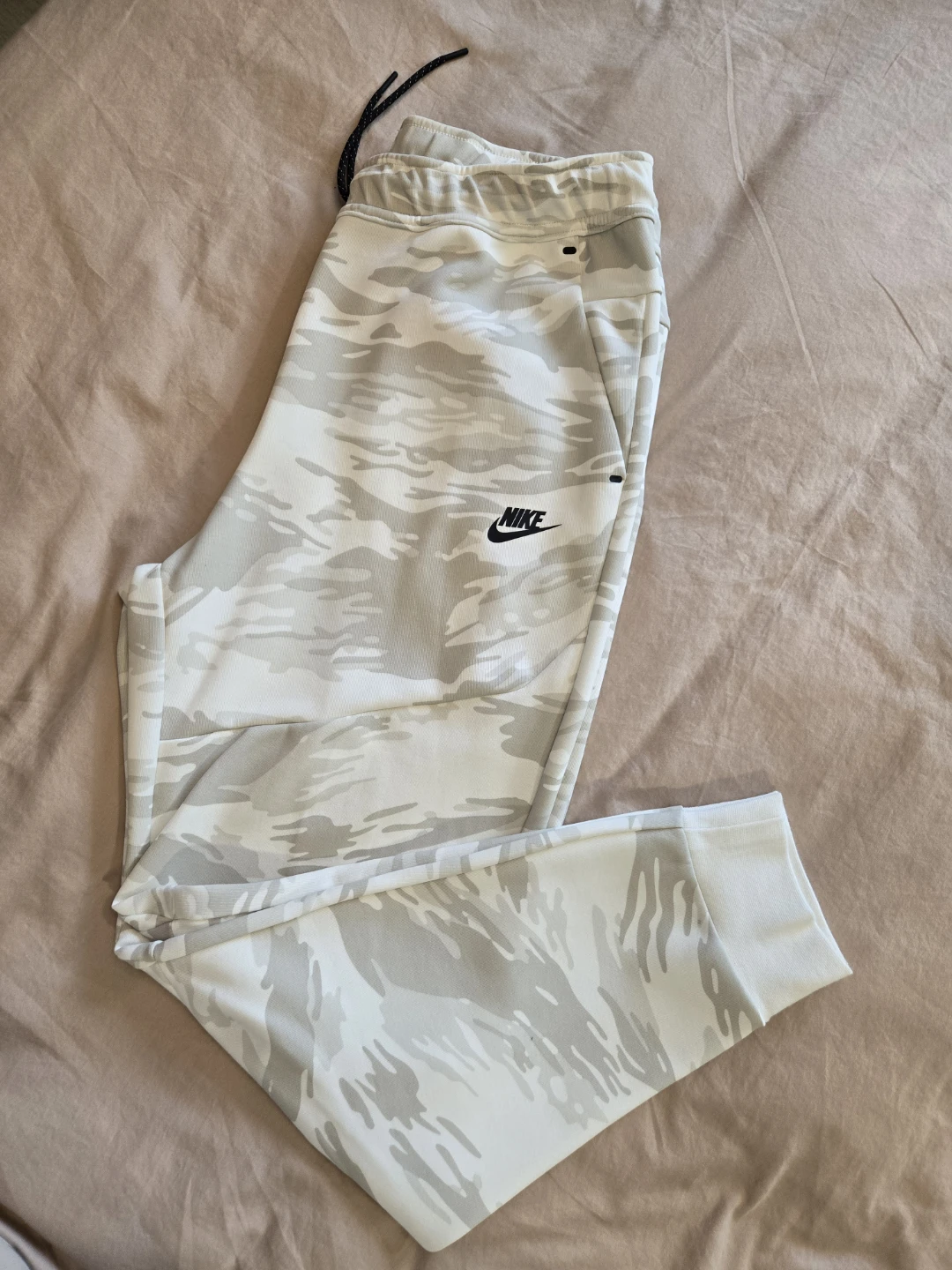 Nike Tech Fleece Camo Pants - Size Large - photo 2