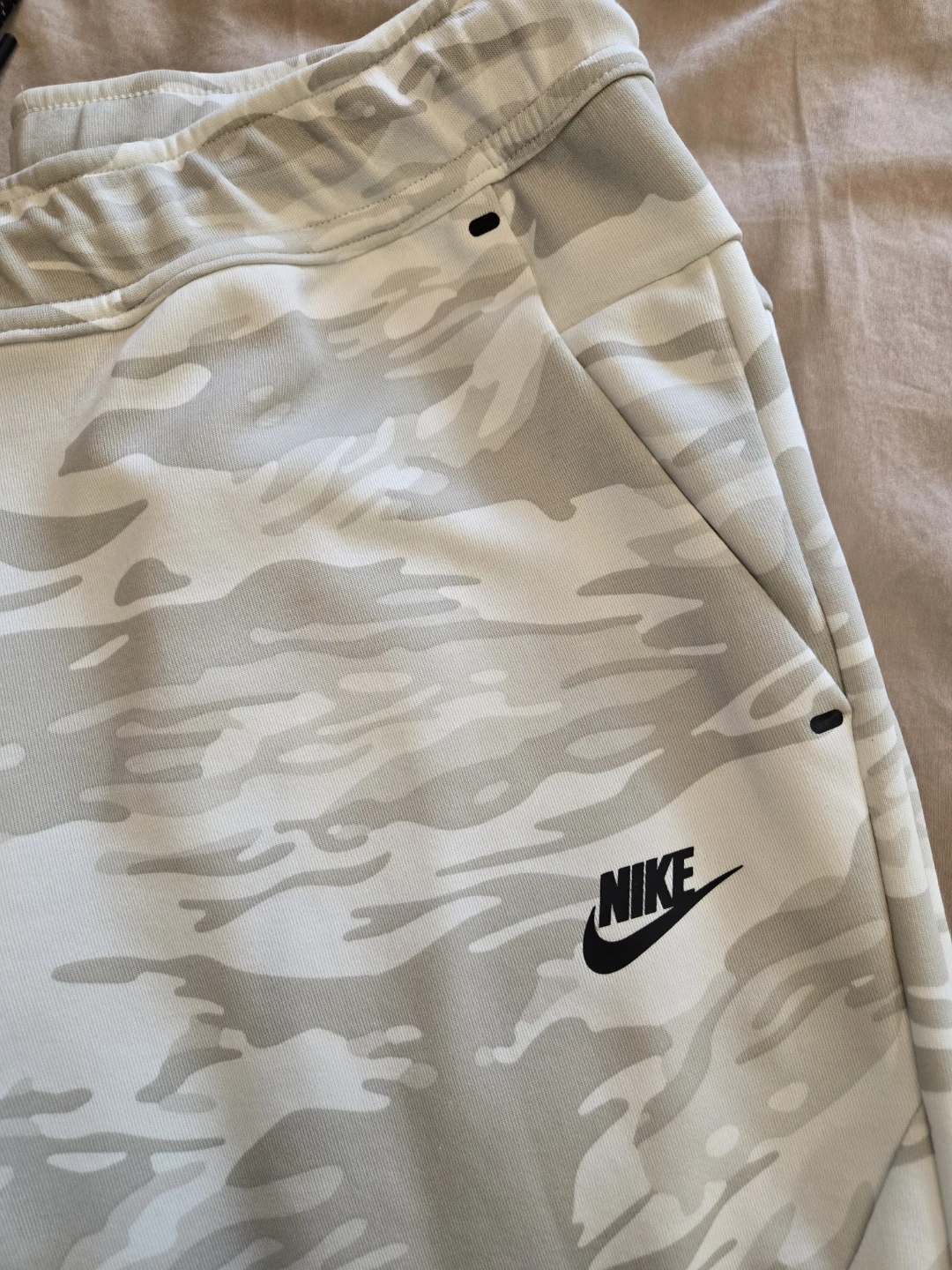 Nike Tech Fleece Camo Pants - Size Large - photo 3