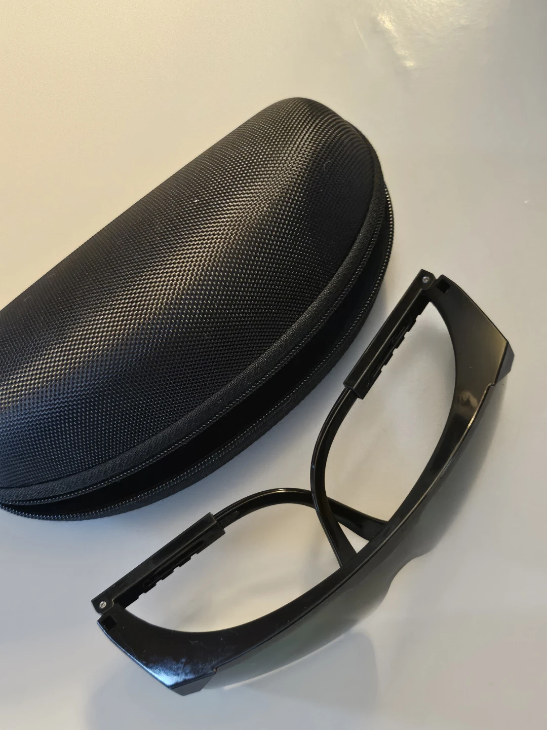 Laser Safety Glasses with Case - photo 2