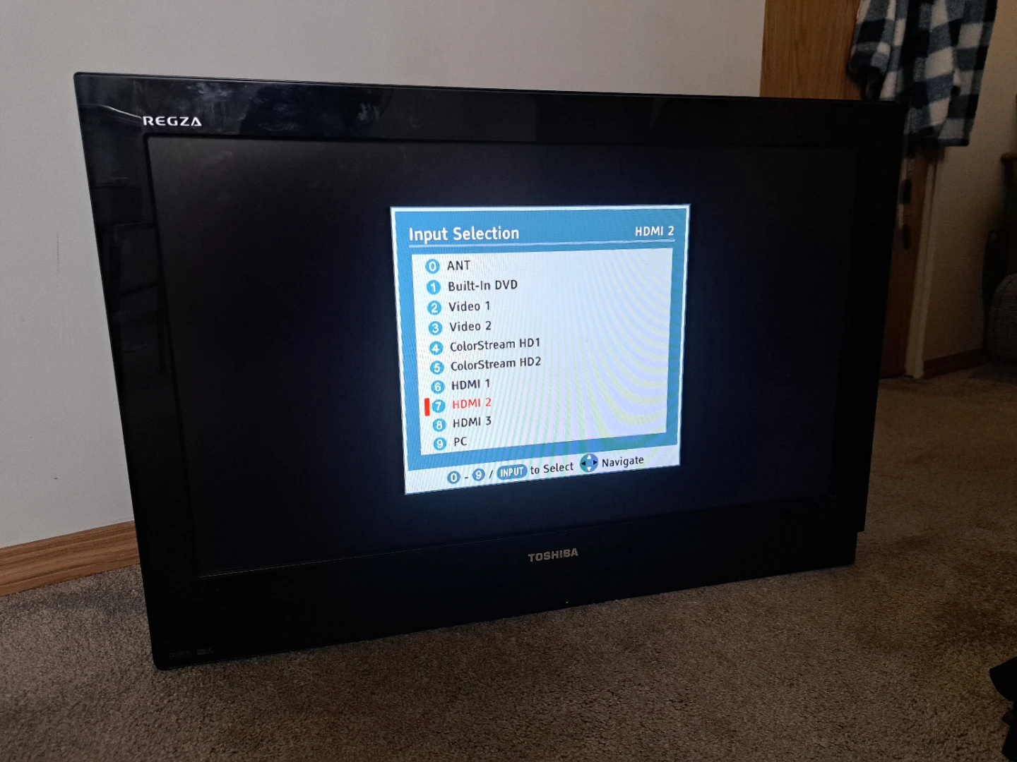 Toshiba REGZA 32" TV with Built-in DVD Player - photo 2