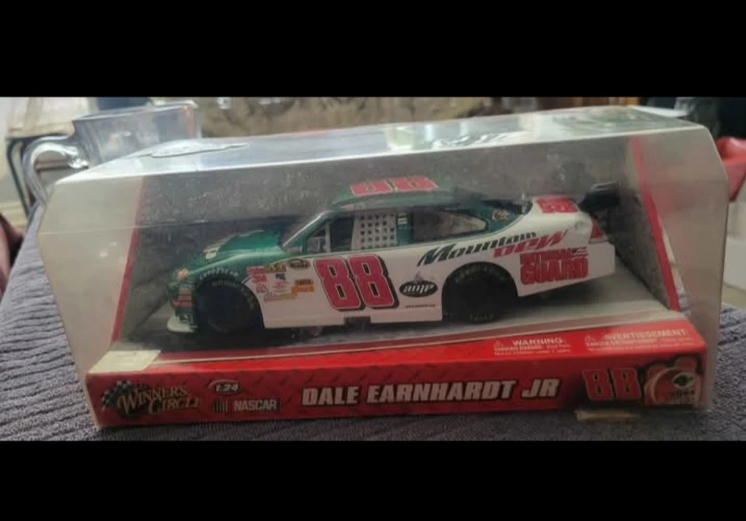 Winner's Circle Dale Earnhardt Jr. #88 1:24 NASCAR Diecast Car - photo 2