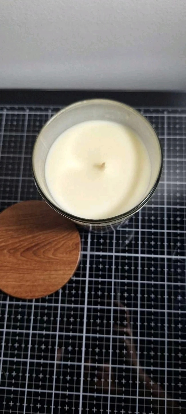 Essential Elements Juniper Rosewood Candle - photo 2