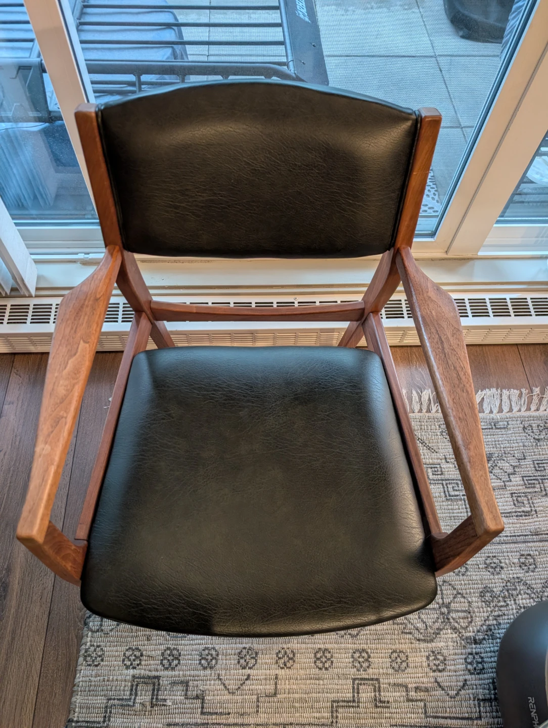 Accent chair - photo 2