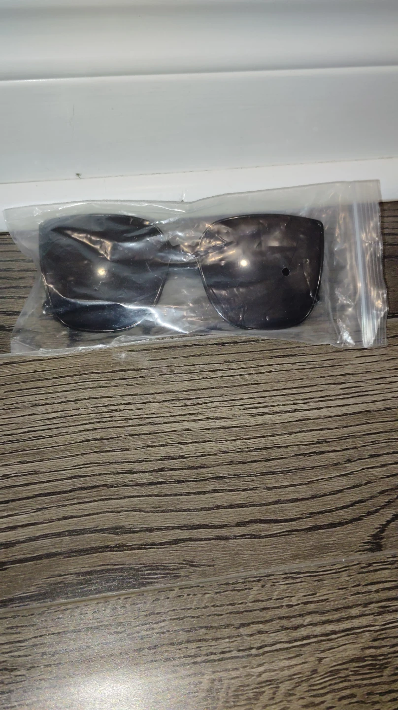 Black Cat-Eye Sunglasses with Gold Design - photo 3