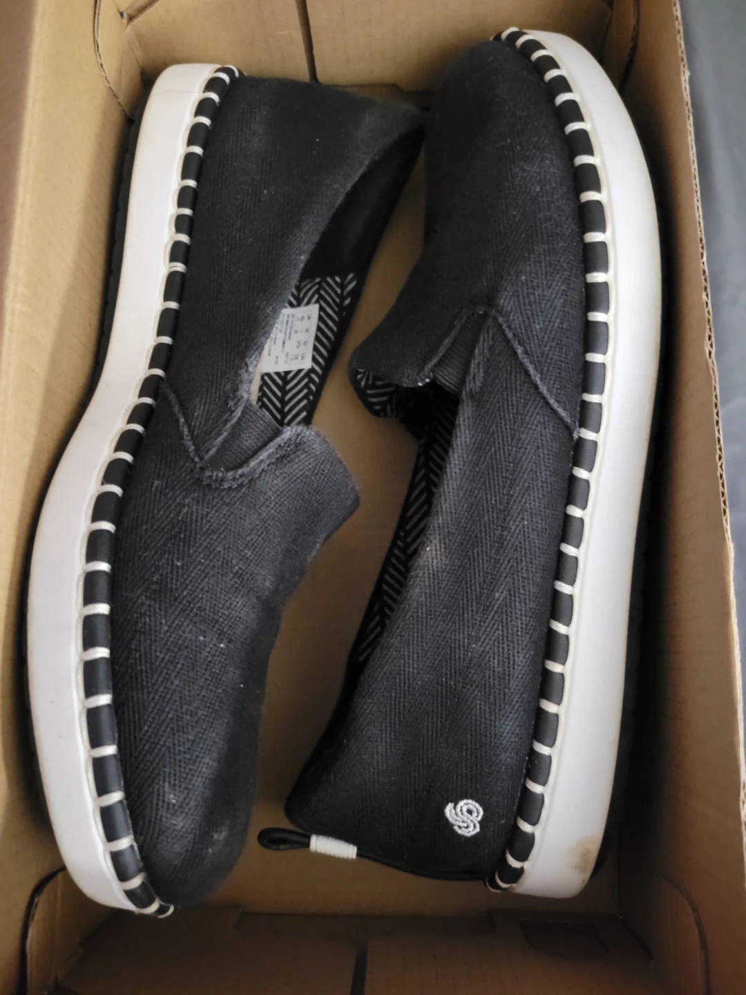 Clarks Black Slip-On Sneakers Women's Size 8