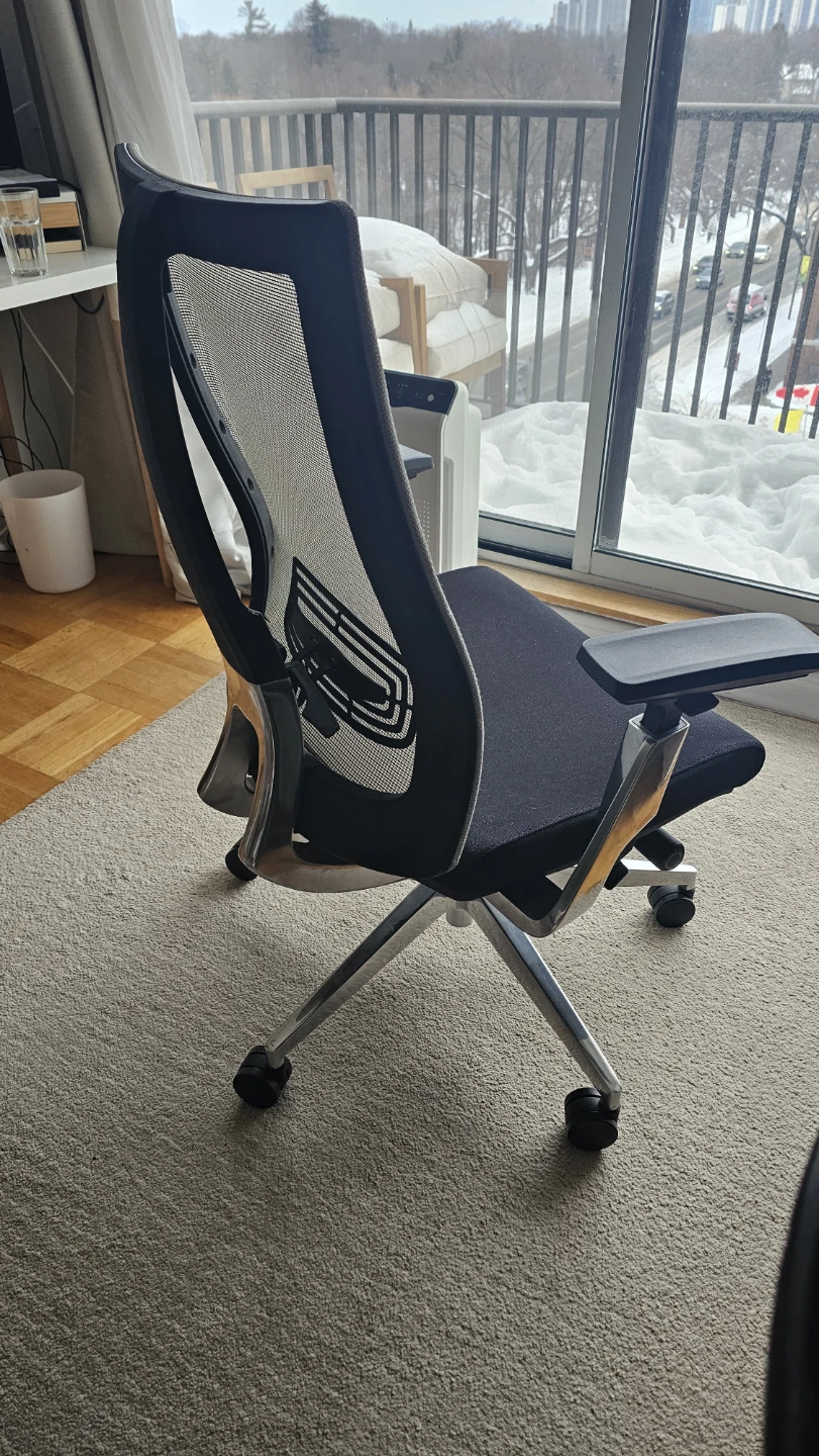Ergonomic Mesh Office Chair - photo 2