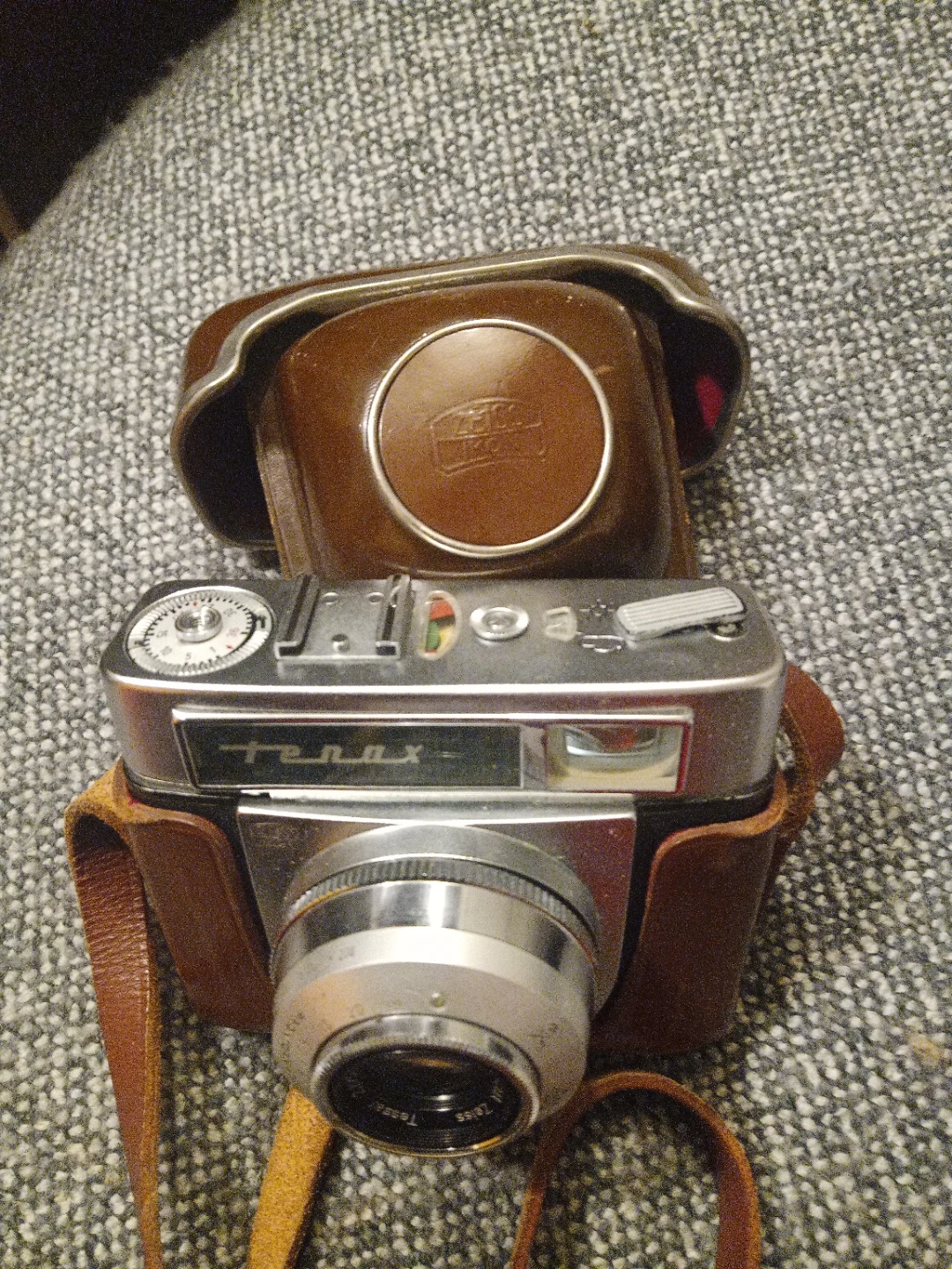 Zeiss Ikon Tenax 35mm Film Camera with Leather Case