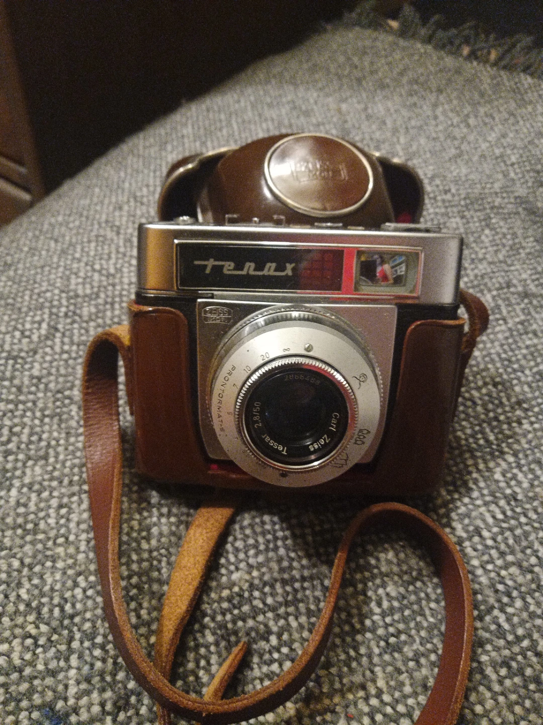 Zeiss Ikon Tenax 35mm Film Camera with Leather Case - photo 3