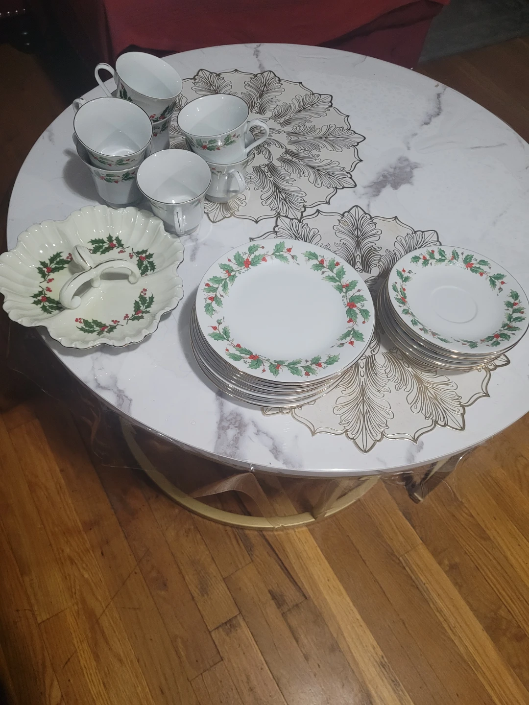 Christmas Holly Teacup and Saucer Set with Plates