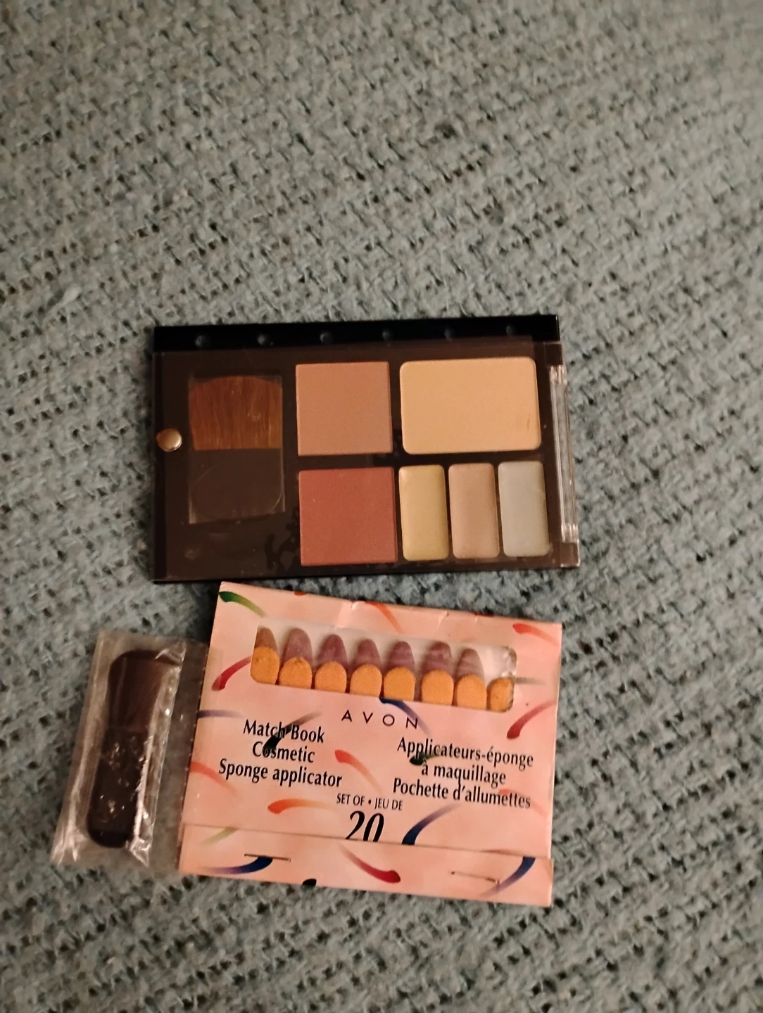 SMALL MAKEUP PALLETTE,