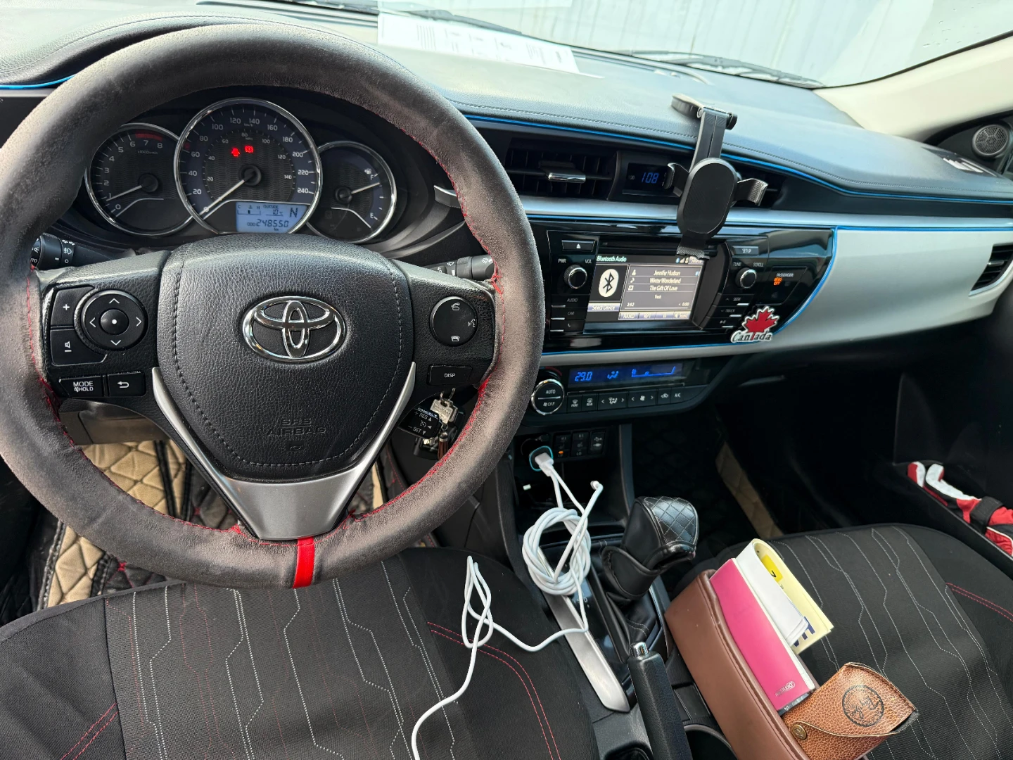2015 Toyota Corolla LE - 250140 - photo 4