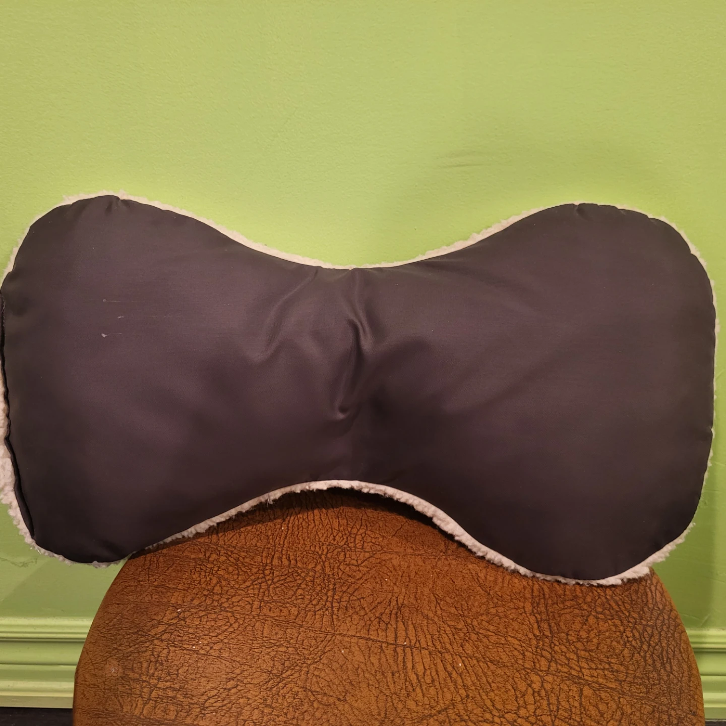Bone shaped lumbar support pillow - photo 2