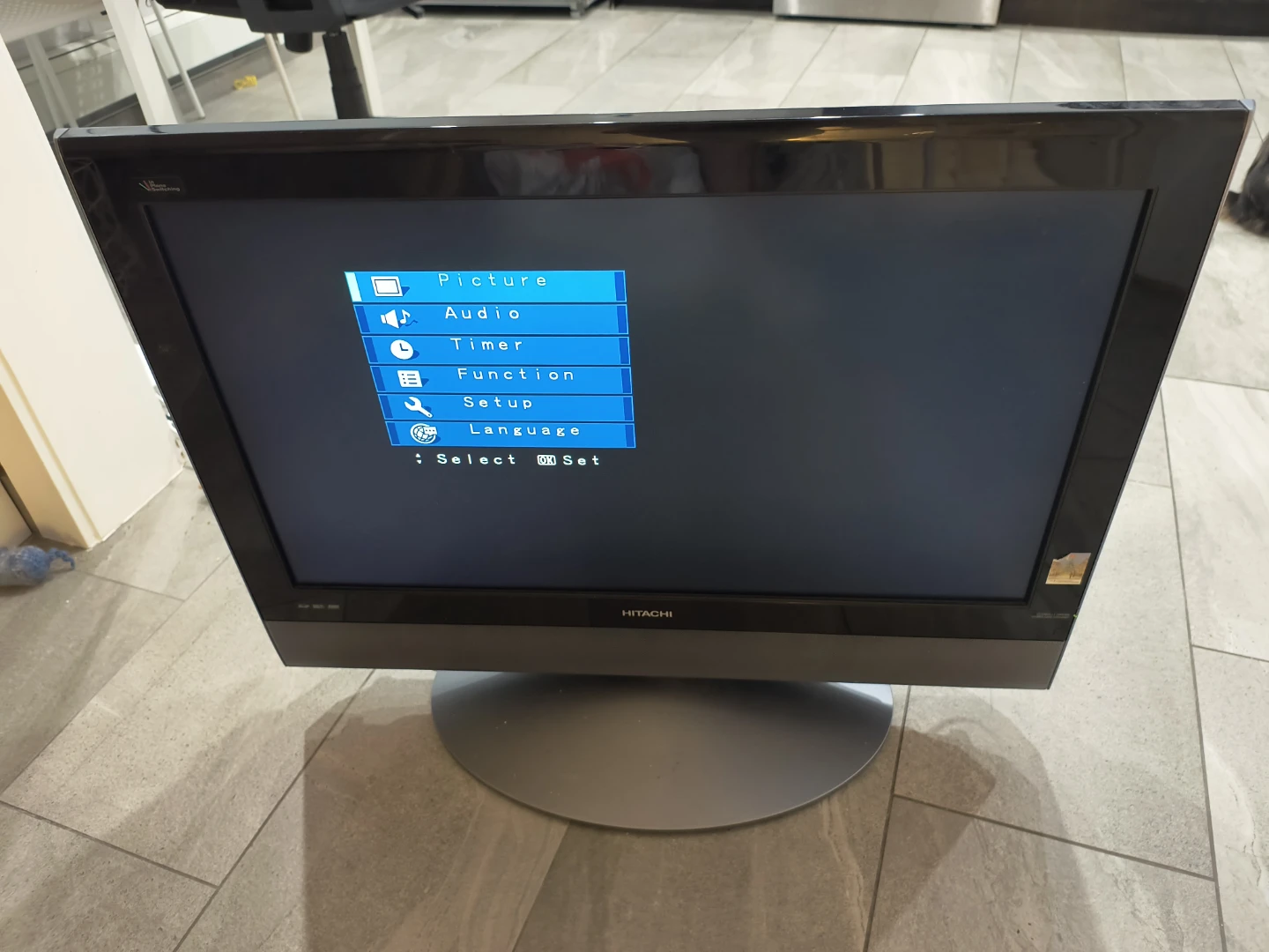 Hitachi 32" LCD TV