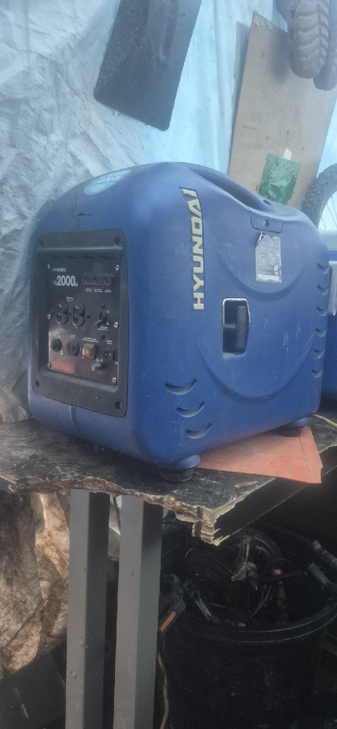CAN DELIVER Hyundai HY2000si Portable Inverter Generator