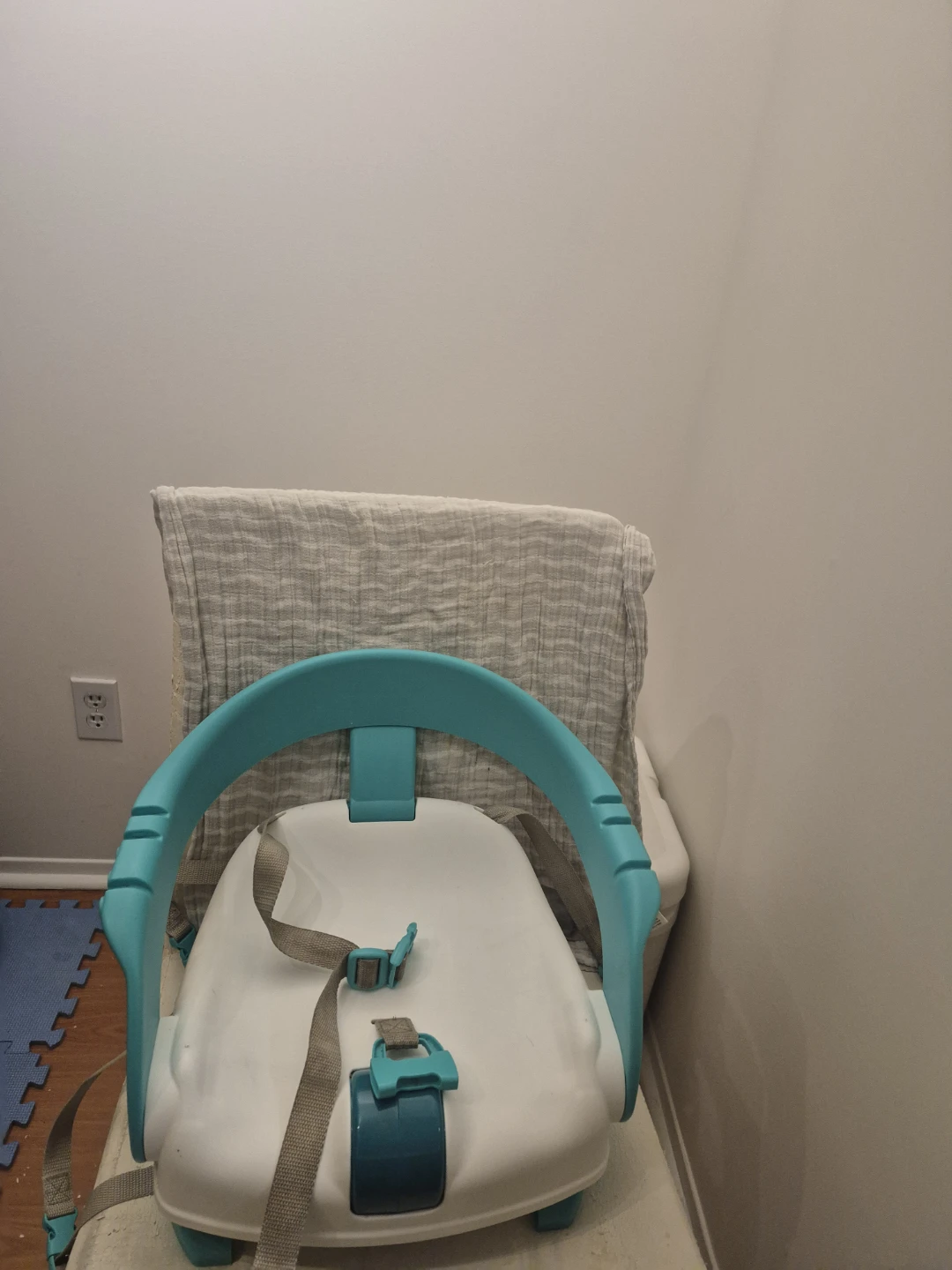 Bumbo Seat - Baby booster / portable seat - photo 2