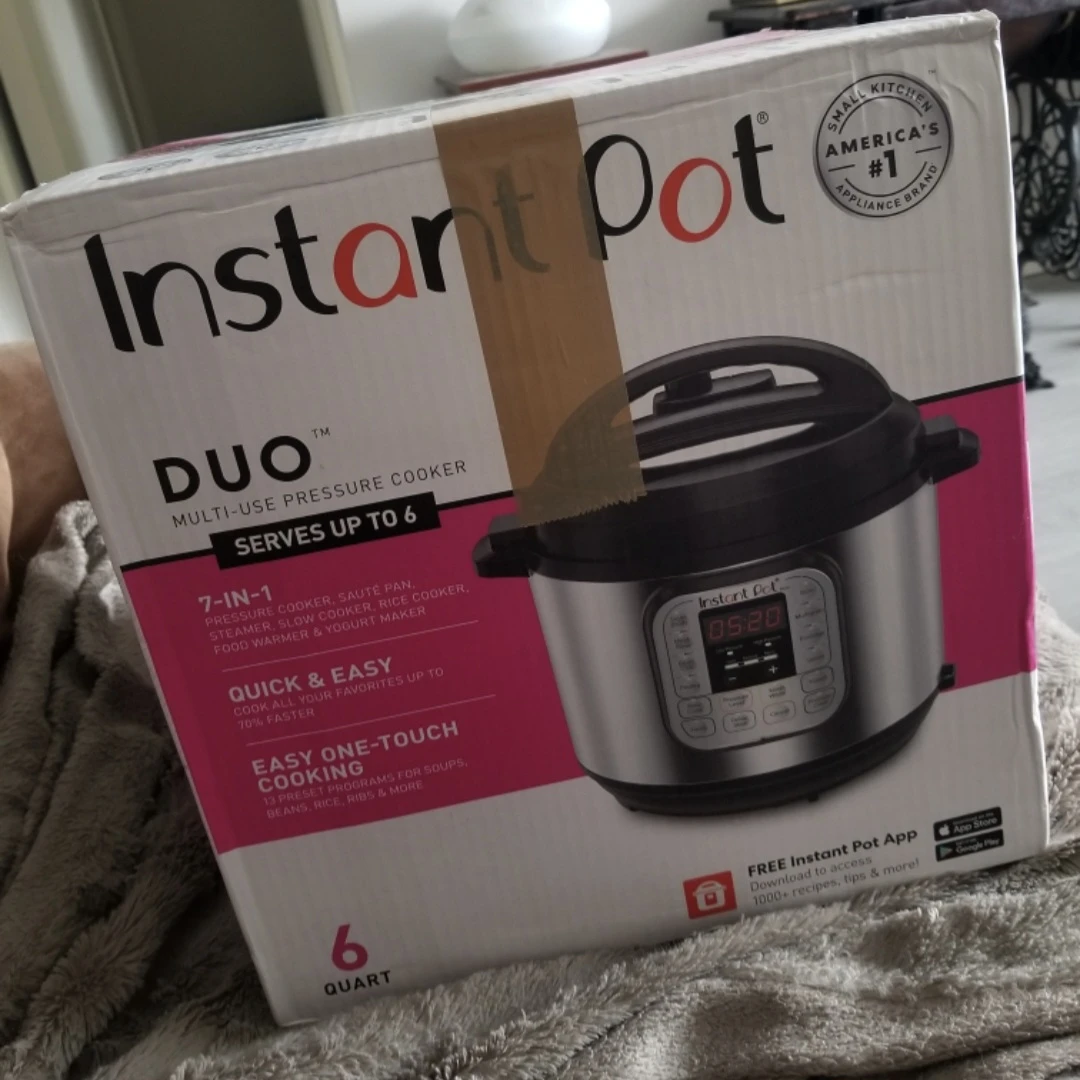 Instant Pot Duo 6 Quart - Like New! - photo 2