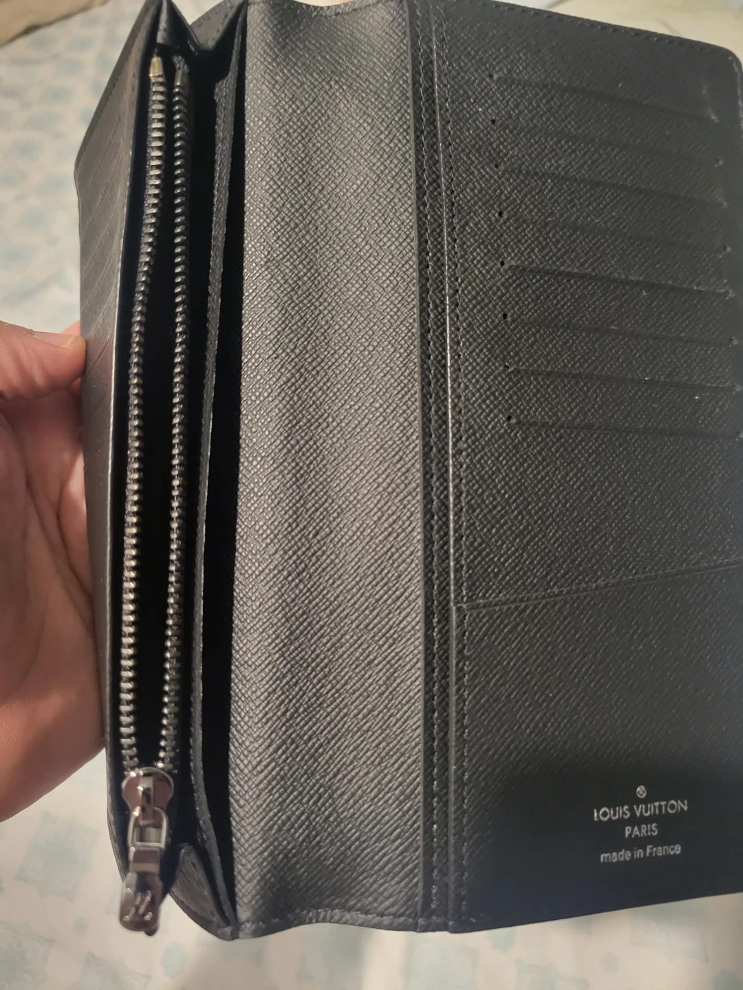 100 % Authentic Louis Vuitton Zippy Wallet - photo 5