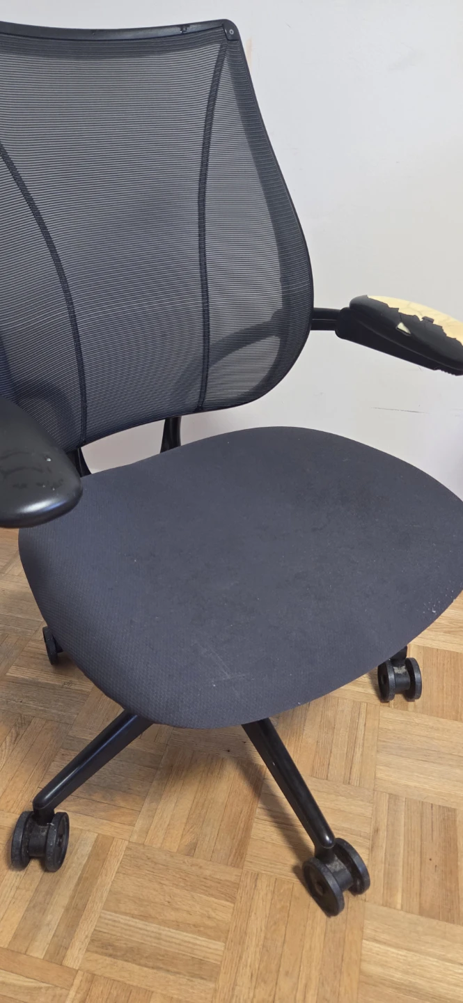 Used Ergonomic Office Chair - Black Mesh - photo 4
