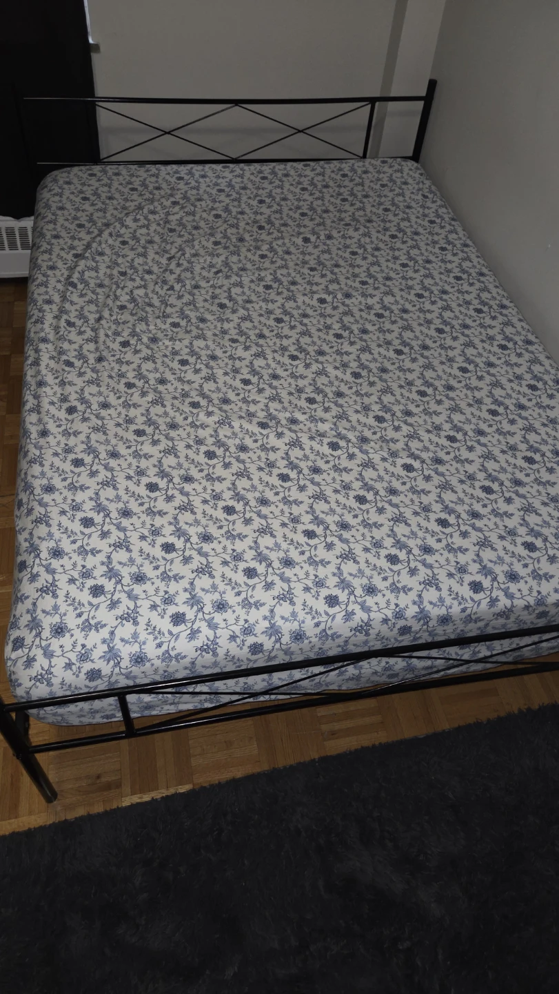 Queen bed and bed frame combo - photo 4