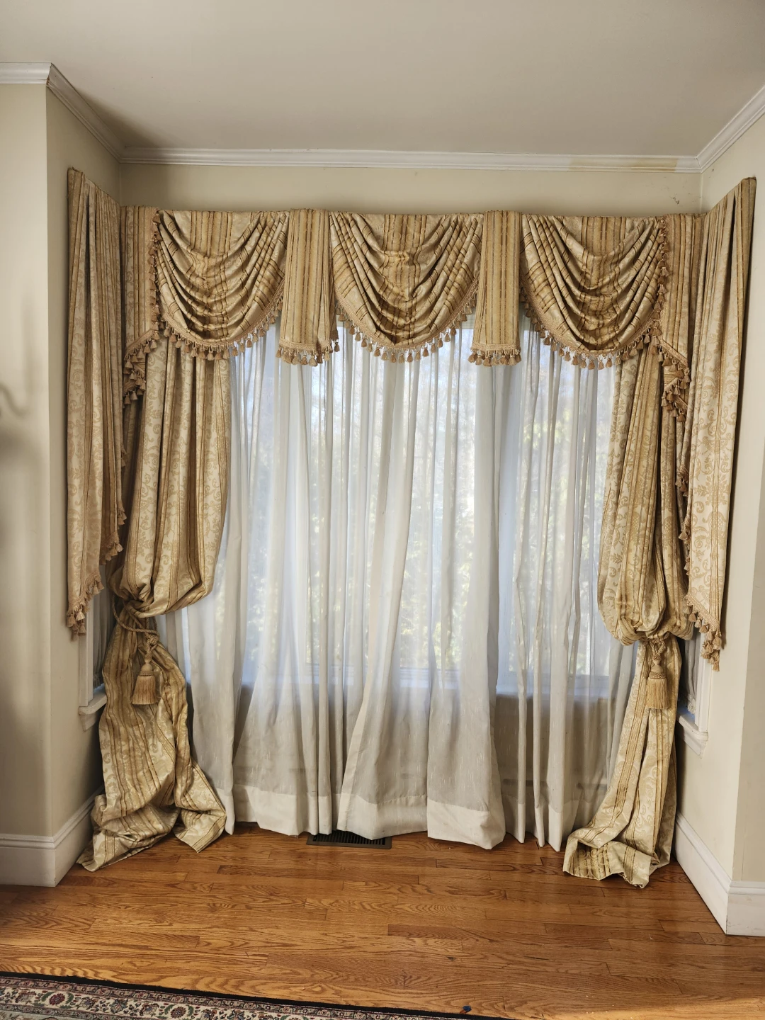 Elegant Jacquard Swag Window Valance and Drapery Set