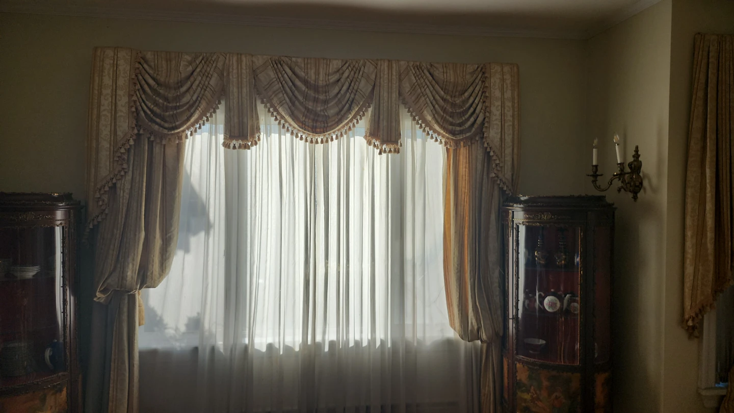 Elegant Jacquard Swag Window Valance and Drapery Set - photo 2